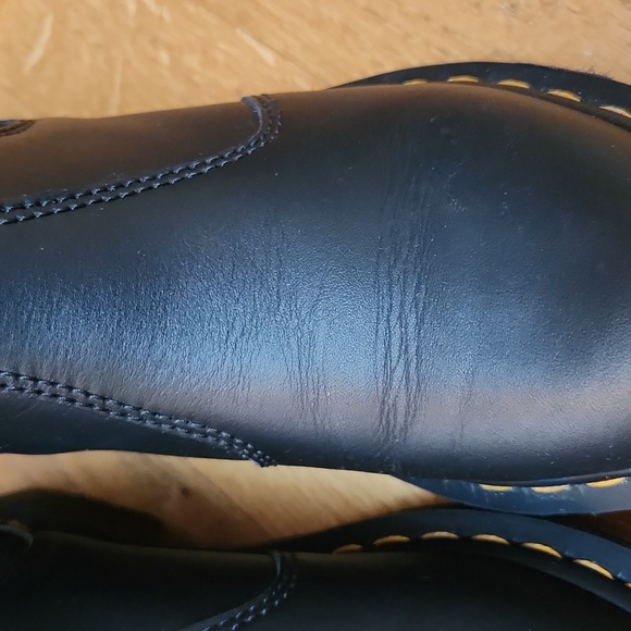 Dr. Martens 2976 Chelsea Boot - Picture 8 of 12